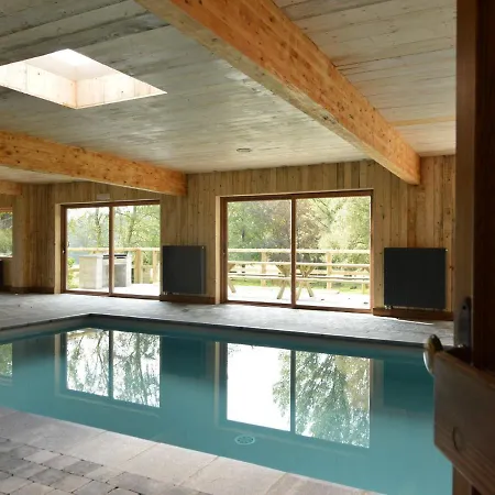 度假居 Former With Swimming Pool, Jacuzzi And Sauna For Family Groups 马尔梅迪