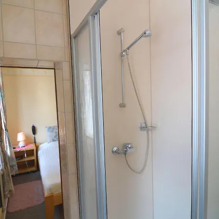 度假居 Former With Swimming Pool, Jacuzzi And Sauna For Family Groups *