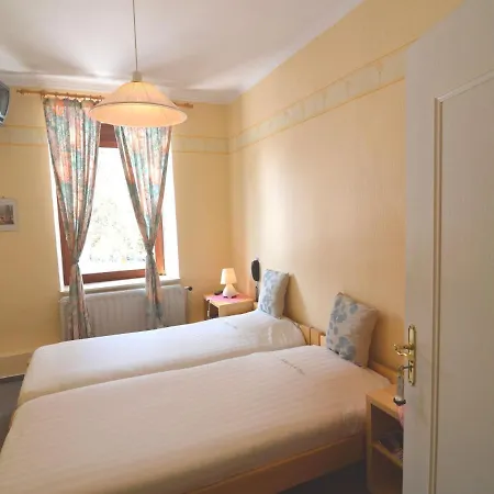 Former With Swimming Pool, Jacuzzi And Sauna For Family Groups 度假居 *