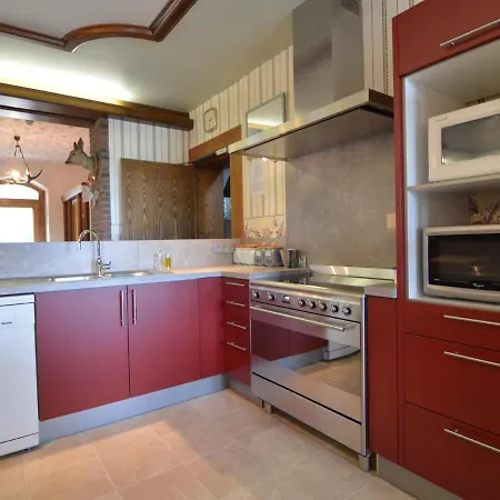 度假居 Former With Swimming Pool, Jacuzzi And Sauna For Family Groups