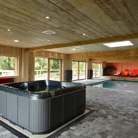 度假居 Former With Swimming Pool, Jacuzzi And Sauna For Family Groups *
