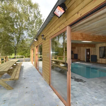 Former With Swimming Pool, Jacuzzi And Sauna For Family Groups 度假居 *