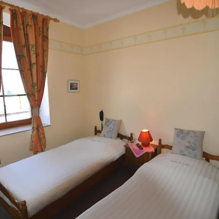 度假居 Former With Swimming Pool, Jacuzzi And Sauna For Family Groups *